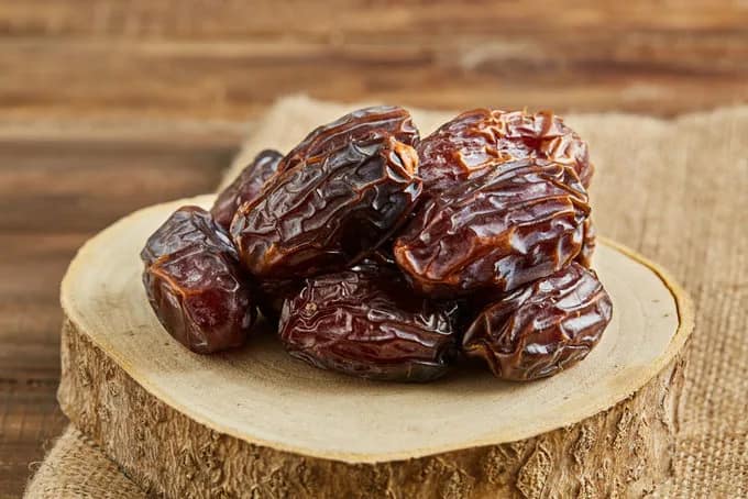 تصویر 1 از خرما پیارم برادران حسینی با کیفیت ممتاز و طعم طبیعی